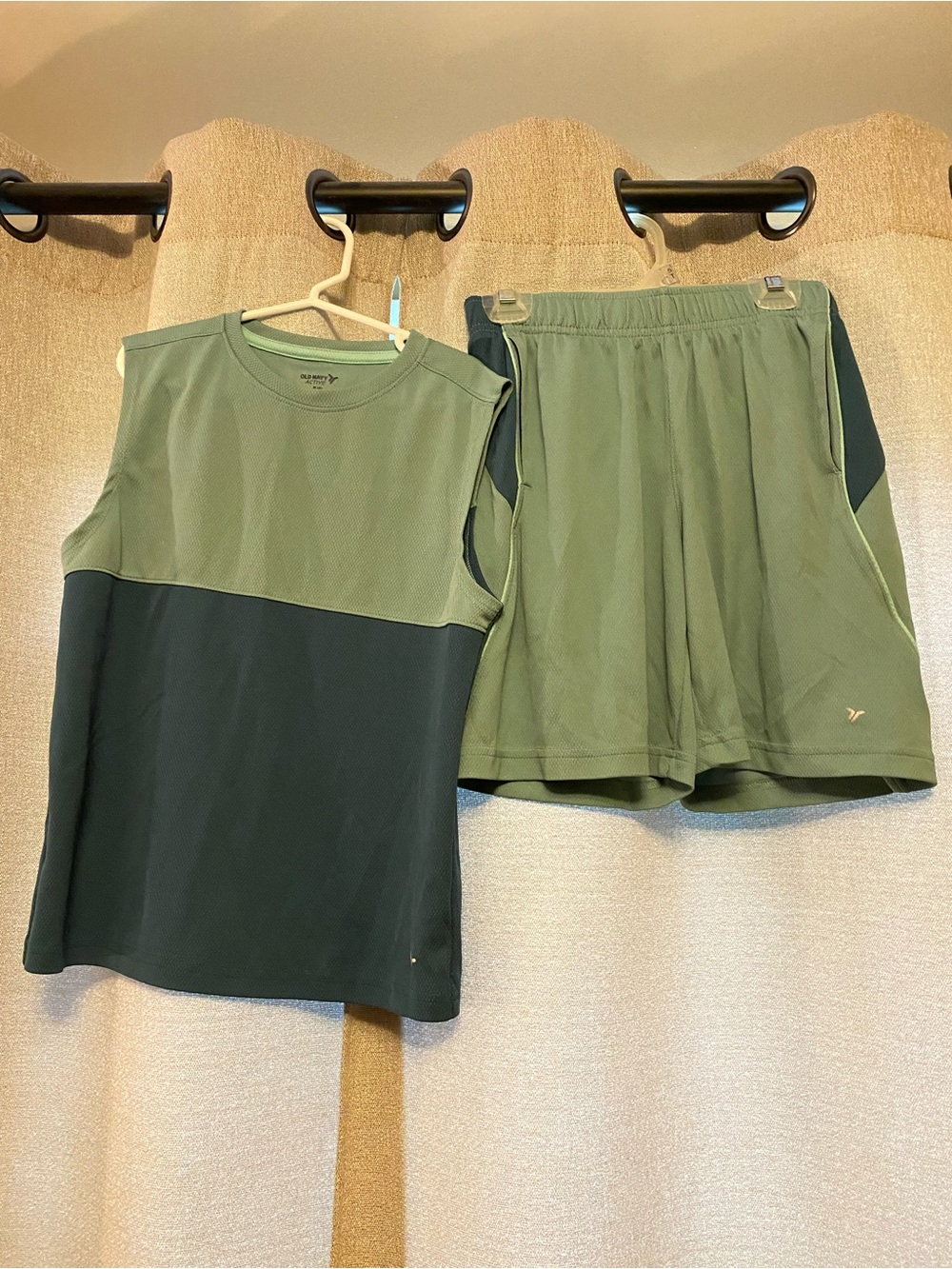 Old Navy Kids Size M (8) Two-Tone Green/Olive Athletic Active Tank/Shorts!!